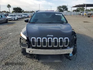 2017 Jeep Cherokee Sport z VIN 1C4PJMAB5HW583337, wystawiony jako Copart lot #58088685 z przebiegiem 130 494 mil mil oraz Szkoda całkowita • Salvage title. Historia ofert i sprzedaży dostępna na DreamBid. Obrazek 5.