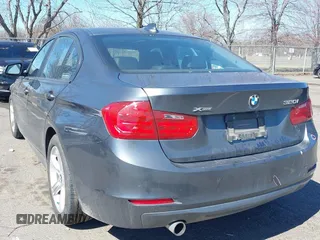 2015 BMW 3 Series 320i xDrive с VIN WBA3C3G55FNS73810, выставлен на аукционе IAAI как лот 41822468 с пробегом 76 779 миль миль и . История ставок и продаж доступна на DreamBid. Изображение 3.