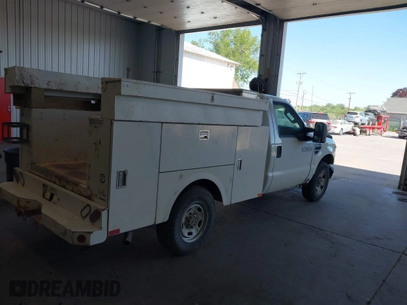 2010 Ford F-250 XL with VIN 1FTNF2A57AEA49825, listed as a IAAI auction lot 42242032 with 188,085 mi miles and . Bid and sale history available at DreamBid. Image 4.