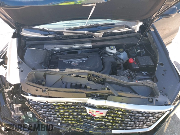 2025 Cadillac XT4 FWD Premium Luxury z VIN 1GYFZCR47SF146106, wystawiony jako IAAI lot #42324320 z przebiegiem 4 601 mil mil oraz . Historia ofert i sprzedaży dostępna na DreamBid. Obrazek 10.