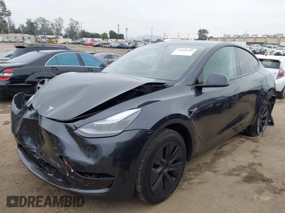 2025 Tesla Model Y Long Range z VIN 7SAYGDED8SF259764, wystawiony jako IAAI lot #42095888 z przebiegiem 2 685 mil mil oraz . Historia ofert i sprzedaży dostępna na DreamBid. Obrazek 18.