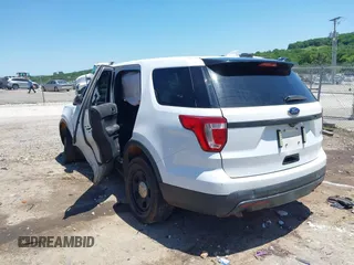 2017 Ford Police Interceptor Utility z VIN 1FM5K8AR9HGD26082, wystawiony jako IAAI lot #42302735 z przebiegiem 168 705 mil mil oraz . Historia ofert i sprzedaży dostępna na DreamBid. Obrazek 3.