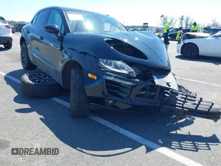 2018 Porsche Macan z VIN WP1AA2A59JLB13452, wystawiony jako IAAI lot #41990842 z przebiegiem Nie podano mil oraz . Historia ofert i sprzedaży dostępna na DreamBid. Obrazek 19.