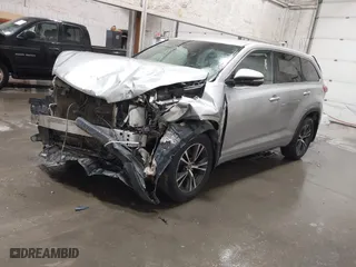 2018 Toyota Highlander LE with VIN 5TDBZRFH6JS849712, listed as a IAAI auction lot 41369832 with 70,482 mi miles. Bid and sale history available at carsss.com. Image 18.