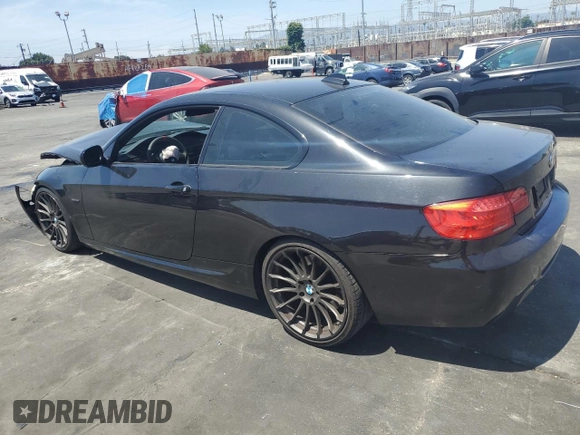 2011 BMW 3 Series 335i с VIN WBAKG7C5XBE598010, выставлен на аукционе Copart как лот 58190265 с пробегом 141 033 миль миль и Списание • Salvage title. История ставок и продаж доступна на DreamBid. Изображение 2.