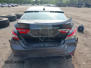 2018 Toyota Camry LE z VIN 4T1B11HK7JU033701, wystawiony jako IAAI lot #42417229 z przebiegiem 49 977 mil mil oraz . Historia ofert i sprzedaży dostępna na DreamBid. Obrazek 16.