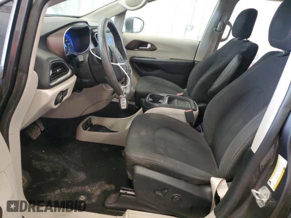 2018 Chrysler Pacifica Touring Plus with VIN 2C4RC1FG5JR122837, listed as a Copart auction lot 58764525 with 136,820 mi miles and Clean title. Bid and sale history available at DreamBid. Image 7.