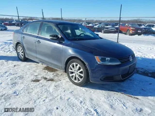 2014 Volkswagen Jetta Sedan SE with VIN 3VWD07AJ5EM209494, listed as a IAAI auction lot 41353003 with NaN miles. Bid and sale history available at carsss.com. Image 1.