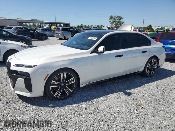 2023 BMW 7 Series 740i z VIN WBA23EH05PCN58157, wystawiony jako Copart lot #49460585 z przebiegiem Nie podano mil oraz Szkoda całkowita • Salvage title. Historia ofert i sprzedaży dostępna na DreamBid. Obrazek 1.