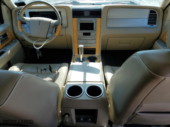 2007 Lincoln Navigator with VIN 5LMFU28557LJ13034, listed as a Copart auction lot 71301494 with 233,364 mi miles and Salvage Title. Bid and sale history available at carsss.com. Image 8.