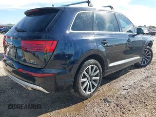 2017 Audi Q7 Premium Plus z VIN WA1LAAF74HD044974, wystawiony jako IAAI lot #41823974 z przebiegiem 135 619 mil mil oraz . Historia ofert i sprzedaży dostępna na DreamBid. Obrazek 4.