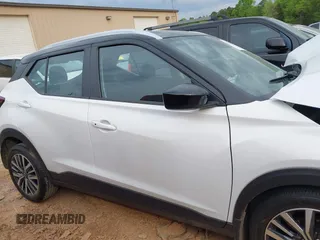 2024 Nissan Kicks SV z VIN 3N1CP5CVXRL553464, wystawiony jako IAAI lot #42034560 z przebiegiem 2441 mil mil oraz . Historia ofert i sprzedaży dostępna na DreamBid. Obrazek 13.