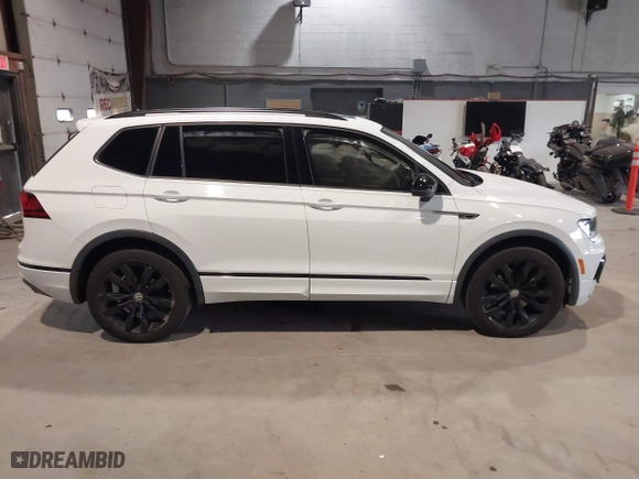 2020 Volkswagen Tiguan SE with VIN 3VV2B7AX1LM106600, listed as a IAAI auction lot 40259436 with 56,736 mi miles. Bid and sale history available at carsss.com. Image 13.