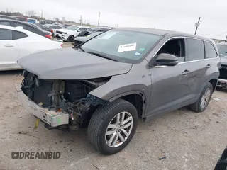 2015 Toyota Highlander LE z VIN 5TDZARFHXFS010904, wystawiony jako IAAI lot #41608105 z przebiegiem 155 815 mil mil oraz . Historia ofert i sprzedaży dostępna na DreamBid. Obrazek 18.