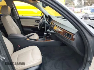 2011 BMW 3 Series 328i с VIN WBAPH5C59BA447948, выставлен на аукционе IAAI как лот 42791025 с пробегом 124 445 миль миль и . История ставок и продаж доступна на DreamBid. Изображение 5.