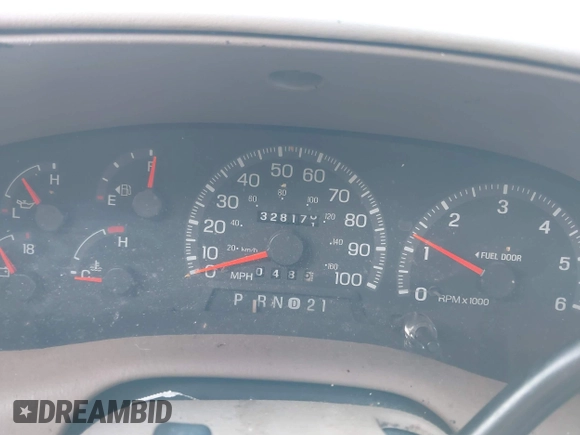 1998 Ford Expedition XLT with VIN 1FMRU17L4WLB39665, listed as a IAAI auction lot 41504254 with 328,171 mi miles. Bid and sale history available at carsss.com. Image 7.
