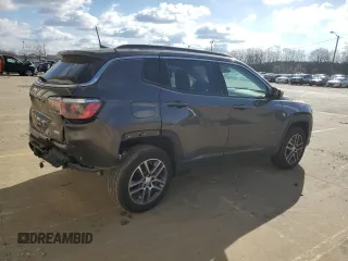 2017 Jeep Compass Latitude z VIN 3C4NJDBB7HT651763, wystawiony jako Copart lot #55028475 z przebiegiem 46 504 mil mil oraz Szkoda całkowita • Salvage title. Historia ofert i sprzedaży dostępna na DreamBid. Obrazek 3.