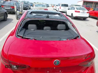 2018 Alfa Romeo Giulia z VIN ZARFAEDNXJ7571486, wystawiony jako IAAI lot #42023221 z przebiegiem 95 424 mil mil oraz . Historia ofert i sprzedaży dostępna na DreamBid. Obrazek 6.
