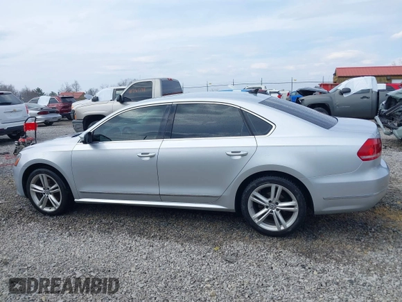 2014 Volkswagen Passat SEL Premium z VIN 1VWCN7A34EC091762, wystawiony jako IAAI lot #41769129 z przebiegiem 106 779 mil mil oraz . Historia ofert i sprzedaży dostępna na DreamBid. Obrazek 14.