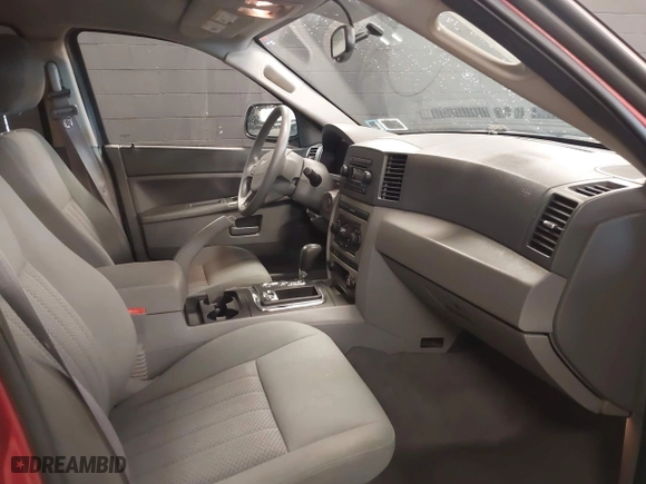 2005 Jeep Grand Cherokee Laredo with VIN 1J4HR48N45C539639, listed as a IAAI auction lot 41890163 with 84,470 mi miles. Bid and sale history available at carsss.com. Image 5.