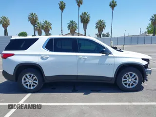 2021 Chevrolet Traverse LS z VIN 1GNERFKW8MJ266373, wystawiony jako IAAI lot #42170670 z przebiegiem 45 457 mil mil oraz . Historia ofert i sprzedaży dostępna na DreamBid. Obrazek 14.