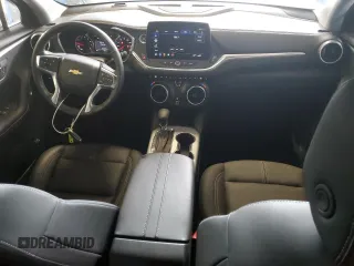 2024 Chevrolet Blazer LT z VIN 3GNKBJRS2RS211288, wystawiony jako Copart lot #52648595 z przebiegiem 9 031 mil mil oraz Szkoda całkowita • Salvage title. Historia ofert i sprzedaży dostępna na DreamBid. Obrazek 8.