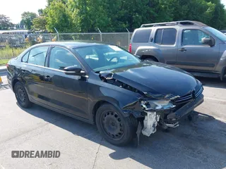 2013 Volkswagen Jetta SE с VIN 3VWDP7AJ8DM420277, выставлен на аукционе IAAI как лот 42511797 с пробегом 135 438 миль миль и . История ставок и продаж доступна на DreamBid. Изображение 1.