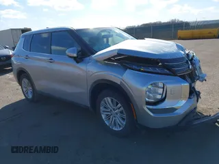 2023 Mitsubishi Outlander ES z VIN JA4J4TA89PZ027972, wystawiony jako IAAI lot #41702324 z przebiegiem 31 901 mil mil oraz . Historia ofert i sprzedaży dostępna na DreamBid. Obrazek 1.