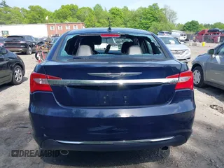 2014 Chrysler 200 Limited z VIN 1C3CCBCG2EN192433, wystawiony jako IAAI lot #42211314 z przebiegiem 158 668 mil mil oraz . Historia ofert i sprzedaży dostępna na DreamBid. Obrazek 17.