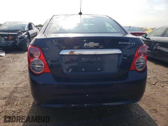 2015 Chevrolet Sonic LT z VIN 1G1JC5SH0F4130656, wystawiony jako Copart lot #61815835 z przebiegiem 262 854 mil mil oraz Czysty tytuł • Clean title. Historia ofert i sprzedaży dostępna na DreamBid. Obrazek 6.