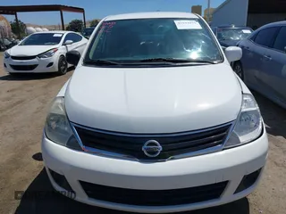 2012 Nissan Versa S z VIN 3N1BC1CP5CK239249, wystawiony jako IAAI lot #42193075 z przebiegiem 138 025 mil mil oraz . Historia ofert i sprzedaży dostępna na DreamBid. Obrazek 12.