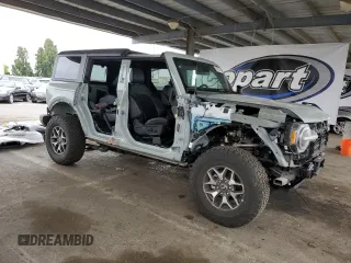 2024 Ford Bronco Badlands z VIN 1FMEE9BP5RLA42032, wystawiony jako Copart lot #60283315 z przebiegiem 4 081 mil mil oraz Szkoda całkowita • Salvage title. Historia ofert i sprzedaży dostępna na DreamBid. Obrazek 4.