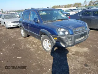 2005 Hyundai Tucson GLS with VIN KM8JN12D85U087136, listed as a IAAI auction lot 41682925 with 999,999 mi miles. Bid and sale history available at carsss.com. Image 1.