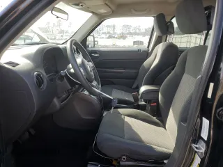 2011 Jeep Patriot Sport z VIN 1J4NT1GB3BD178338, wystawiony jako Copart lot #49590505 z przebiegiem 109 473 mil mil oraz Szkoda całkowita • Salvage title. Historia ofert i sprzedaży dostępna na DreamBid. Obrazek 7.