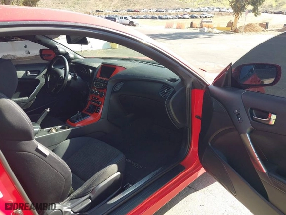 2013 Hyundai Genesis Coupe 3.8 R-Spec with VIN KMHHU6KJ3DU110342, listed as a IAAI auction lot 41716664 with 92,489 mi miles. Bid and sale history available at carsss.com. Image 5.