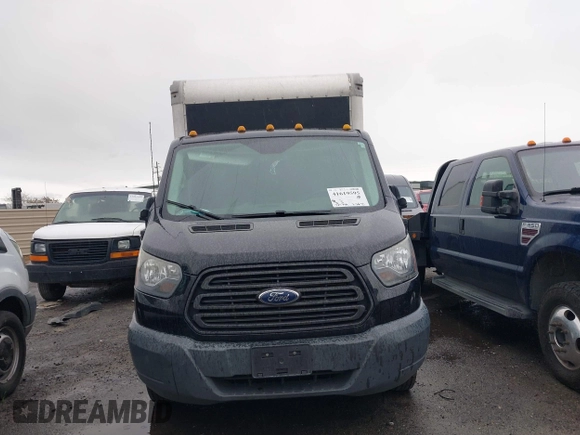 2017 Ford Transit z VIN 1FDBF9ZM4HKB18839, wystawiony jako IAAI lot #41619595 z przebiegiem 167 754 mil mil oraz . Historia ofert i sprzedaży dostępna na DreamBid. Obrazek 12.