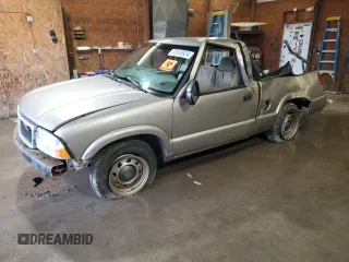 2002 GMC Sonoma SL with VIN 1GTCS145528194662, listed as a Copart auction lot 72510924 with Not Provided miles and Salvage Title. Bid and sale history available at carsss.com. Image 1.