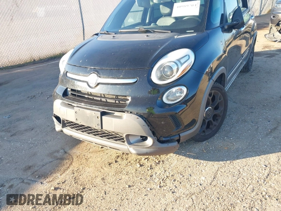 2017 FIAT 500L Trekking z VIN ZFBCFADH5HZ039470, wystawiony jako IAAI lot #40989704 z przebiegiem 117 901 mil mil oraz . Historia ofert i sprzedaży dostępna na DreamBid. Obrazek 6.
