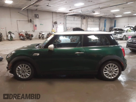 2015 MINI Hardtop S z VIN WMWXP7C57F2A39384, wystawiony jako IAAI lot #41733215 z przebiegiem 60 750 mil mil oraz . Historia ofert i sprzedaży dostępna na DreamBid. Obrazek 15.