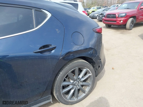 2021 Mazda Mazda3 Hatchback Select with VIN JM1BPAKL6M1336916, listed as a IAAI auction lot 41708681 with 82,361 mi miles. Bid and sale history available at carsss.com. Image 6.