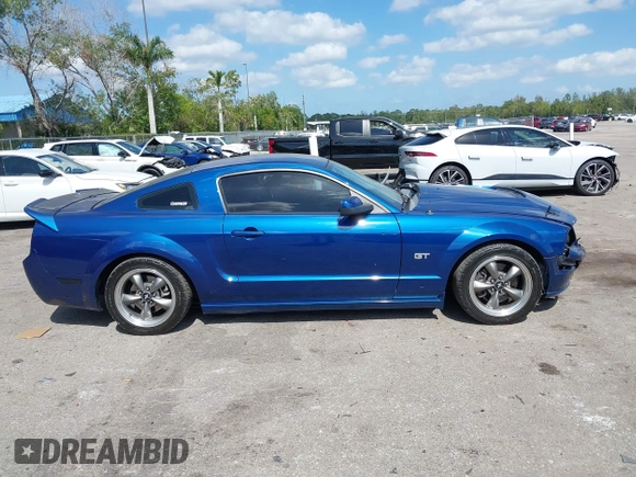 2008 Ford Mustang GT Deluxe z VIN 1ZVHT82H585192023, wystawiony jako IAAI lot #42170182 z przebiegiem 109 946 mil mil oraz . Historia ofert i sprzedaży dostępna na DreamBid. Obrazek 13.