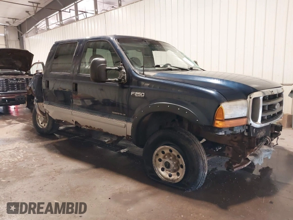 2001 Ford Super Duty F-250 XL with VIN 1FTNW21FX1EC34184, listed as a IAAI auction lot 40381913 with 230,400 mi miles. Bid and sale history available at carsss.com. Image 1.