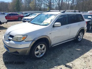2005 Mitsubishi Outlander XLS with VIN JA4LX41F55U004879, listed as a IAAI auction lot 41835968 with 212,199 mi miles. Bid and sale history available at carsss.com. Image 2.