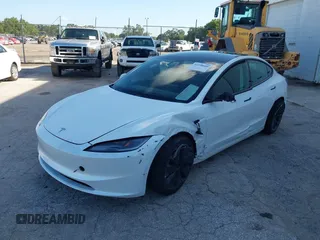 2025 Tesla Model 3 Long Range с VIN 5YJ3E1EA2SF988439, выставлен на аукционе IAAI как лот 42258606 с пробегом 3 566 миль миль и . История ставок и продаж доступна на DreamBid. Изображение 16.