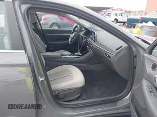 2020 Hyundai Sonata SEL z VIN 5NPEL4JA9LH035459, wystawiony jako IAAI lot #42200766 z przebiegiem 34 027 mil mil oraz . Historia ofert i sprzedaży dostępna na DreamBid. Obrazek 5.
