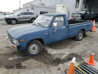 1983 Toyota Pickup z VIN JT4RN44D3D1133512, wystawiony jako Copart lot #51863145 z przebiegiem 136 899 mil mil oraz Czysty tytuł • Clean title. Historia ofert i sprzedaży dostępna na DreamBid. Obrazek 1.