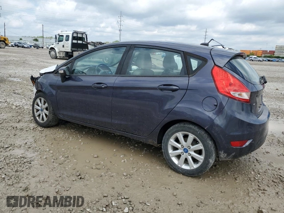 2013 Ford Fiesta SE z VIN 3FADP4EJ8DM146676, wystawiony jako Copart lot #55565485 z przebiegiem 168 801 mil mil oraz Szkoda całkowita • Salvage title. Historia ofert i sprzedaży dostępna na DreamBid. Obrazek 2.