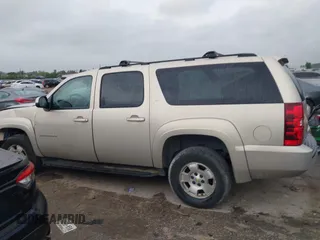2010 Chevrolet Suburban LT z VIN 1GNUKJE32AR274468, wystawiony jako IAAI lot #42097027 z przebiegiem 257 180 mil mil oraz . Historia ofert i sprzedaży dostępna na DreamBid. Obrazek 14.