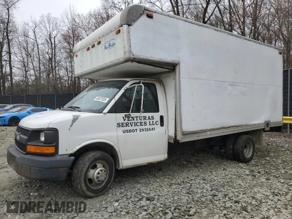 2005 Chevrolet Express Commercial C7L DRW with VIN 1GBJG31U251204341, listed as a Copart auction lot 48927935 with 220,497 mi miles and Salvage Title. Bid and sale history available at carsss.com. Image 1.