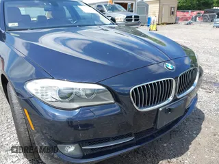 2013 BMW 5 Series 528i xDrive z VIN WBAXH5C50DDW16210, wystawiony jako IAAI lot #42369339 z przebiegiem 125 917 mil mil oraz . Historia ofert i sprzedaży dostępna na DreamBid. Obrazek 6.